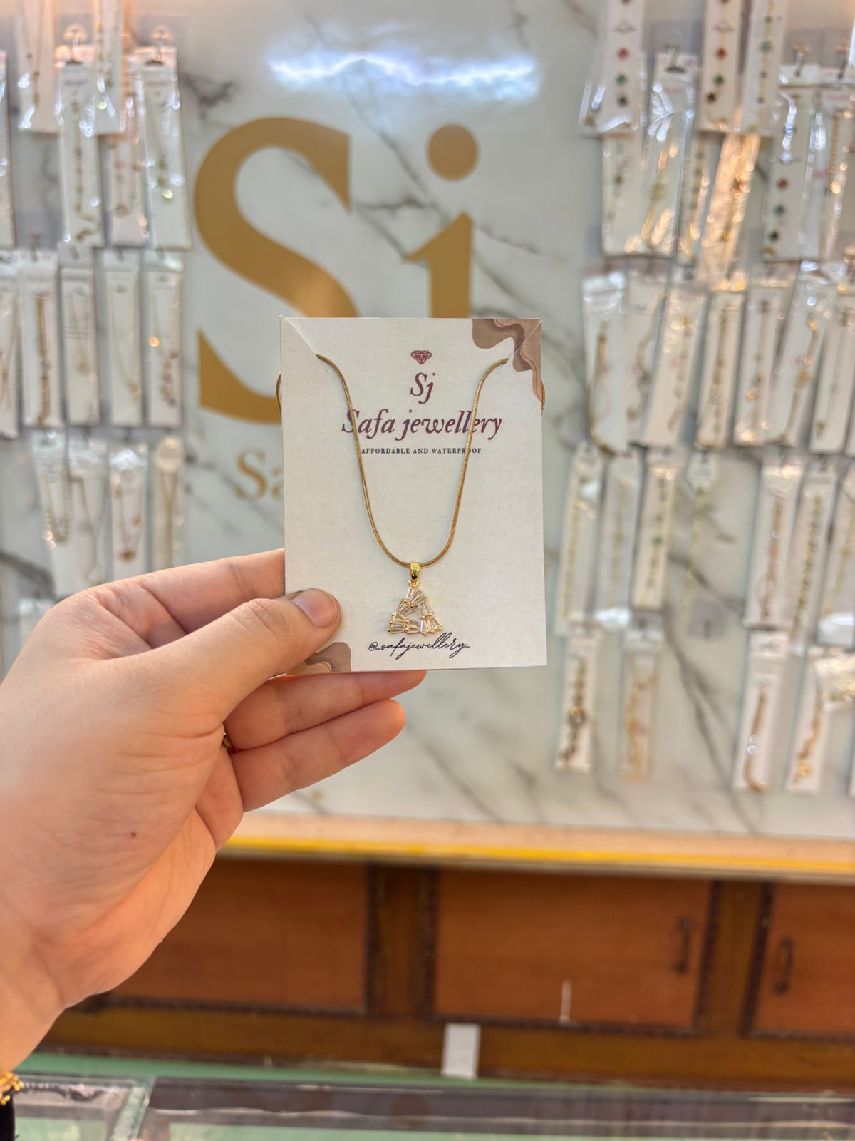 Zircon pendent necklace