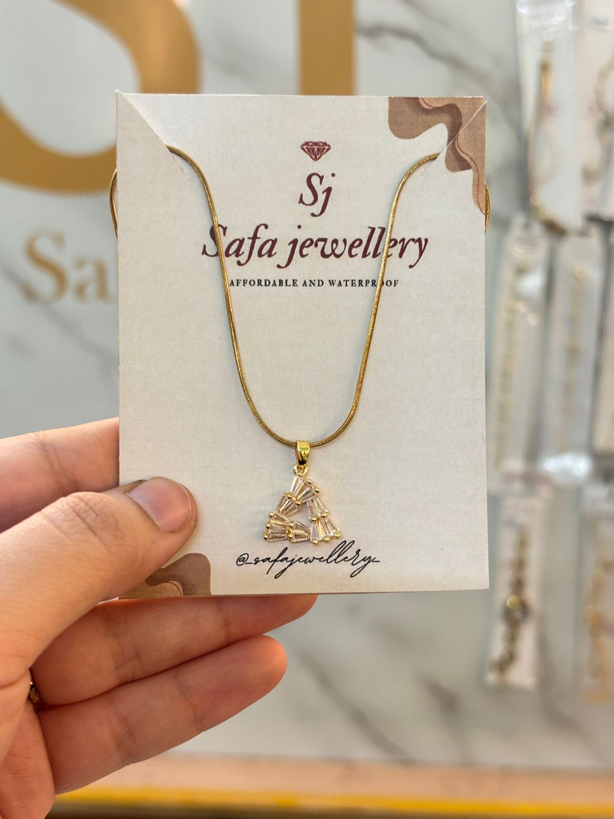 Zircon pendent necklace