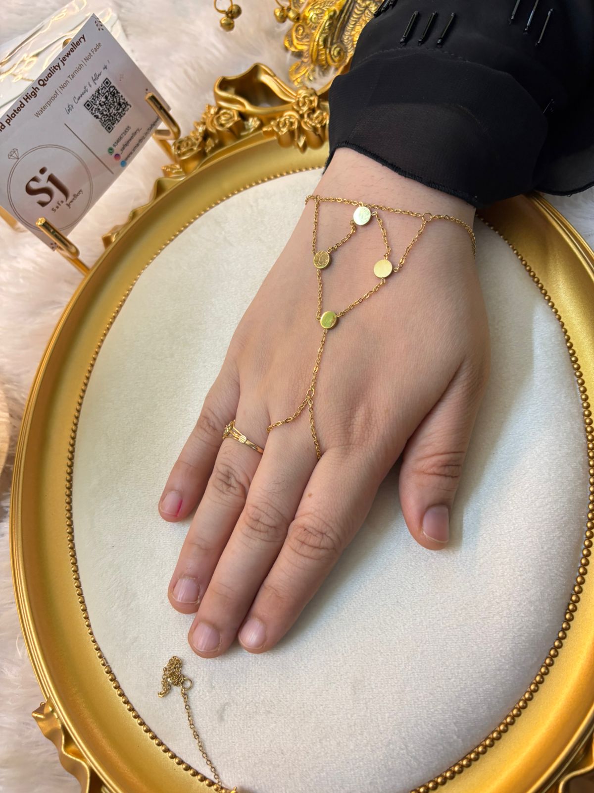 Circle cham hand chain