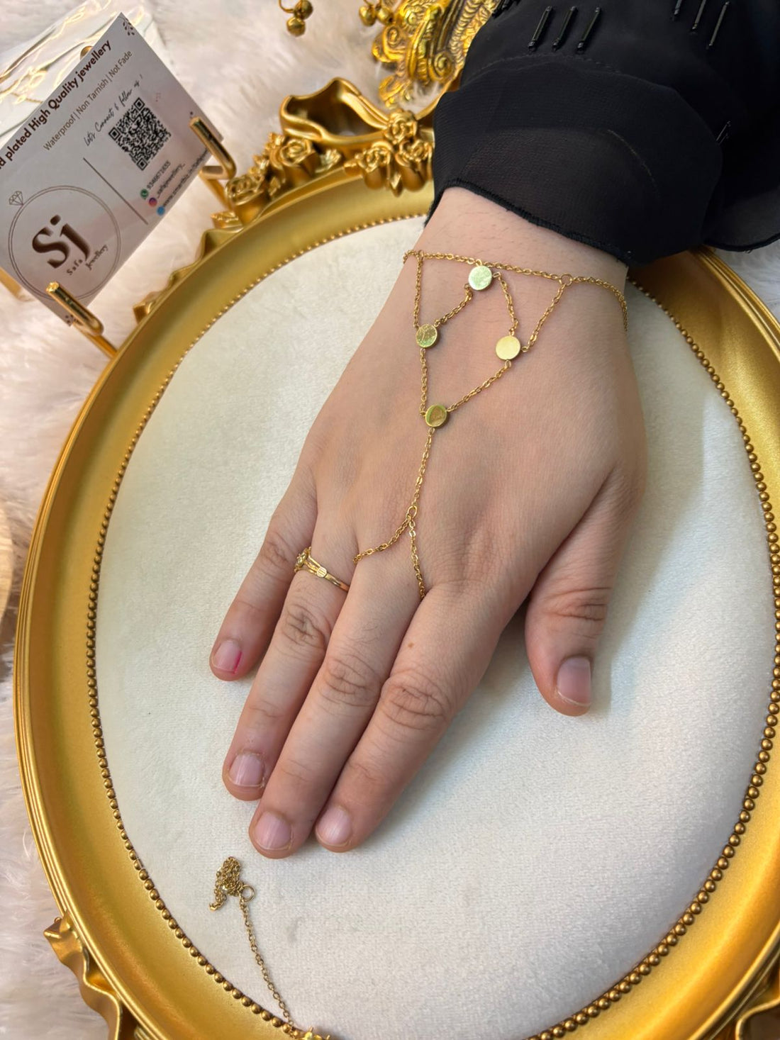 Circle cham hand chain