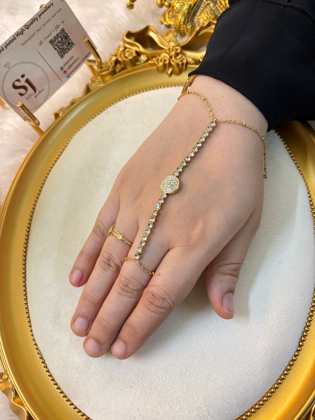 Straight stone hand chain