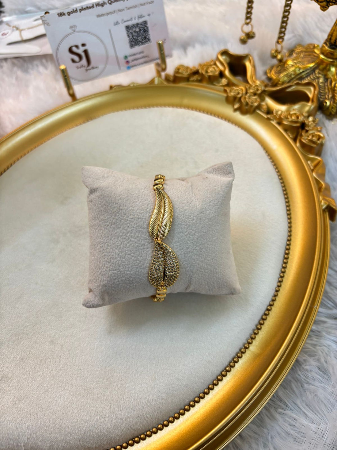 Royal leaf bracelet