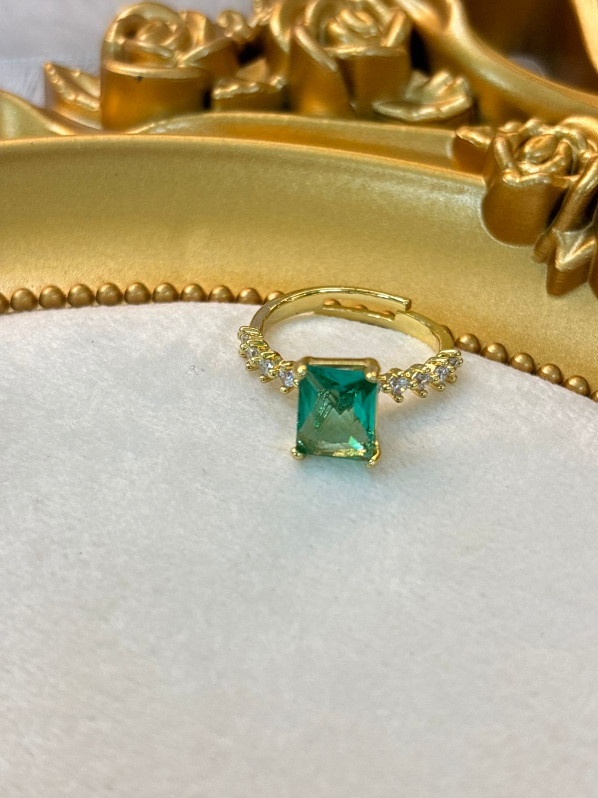 Green stone ring 075