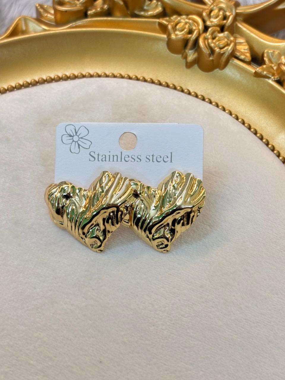Heart studs earings