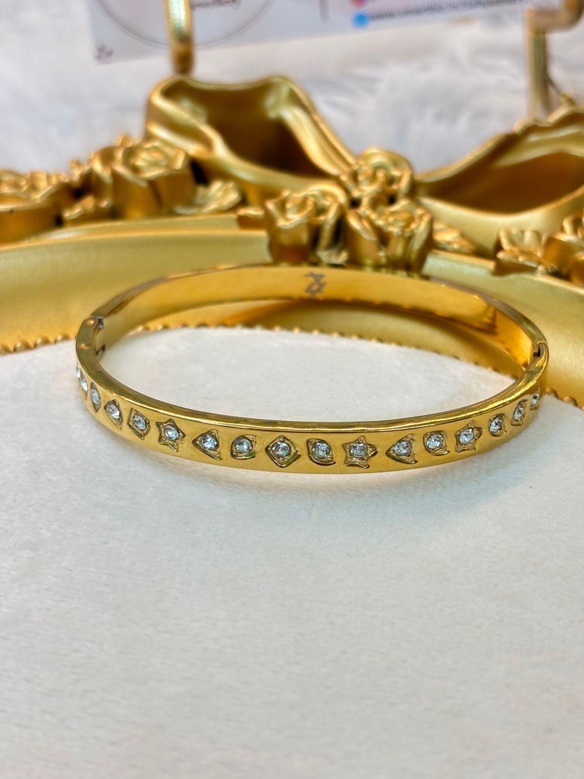 Minimal regular size stone kada 095