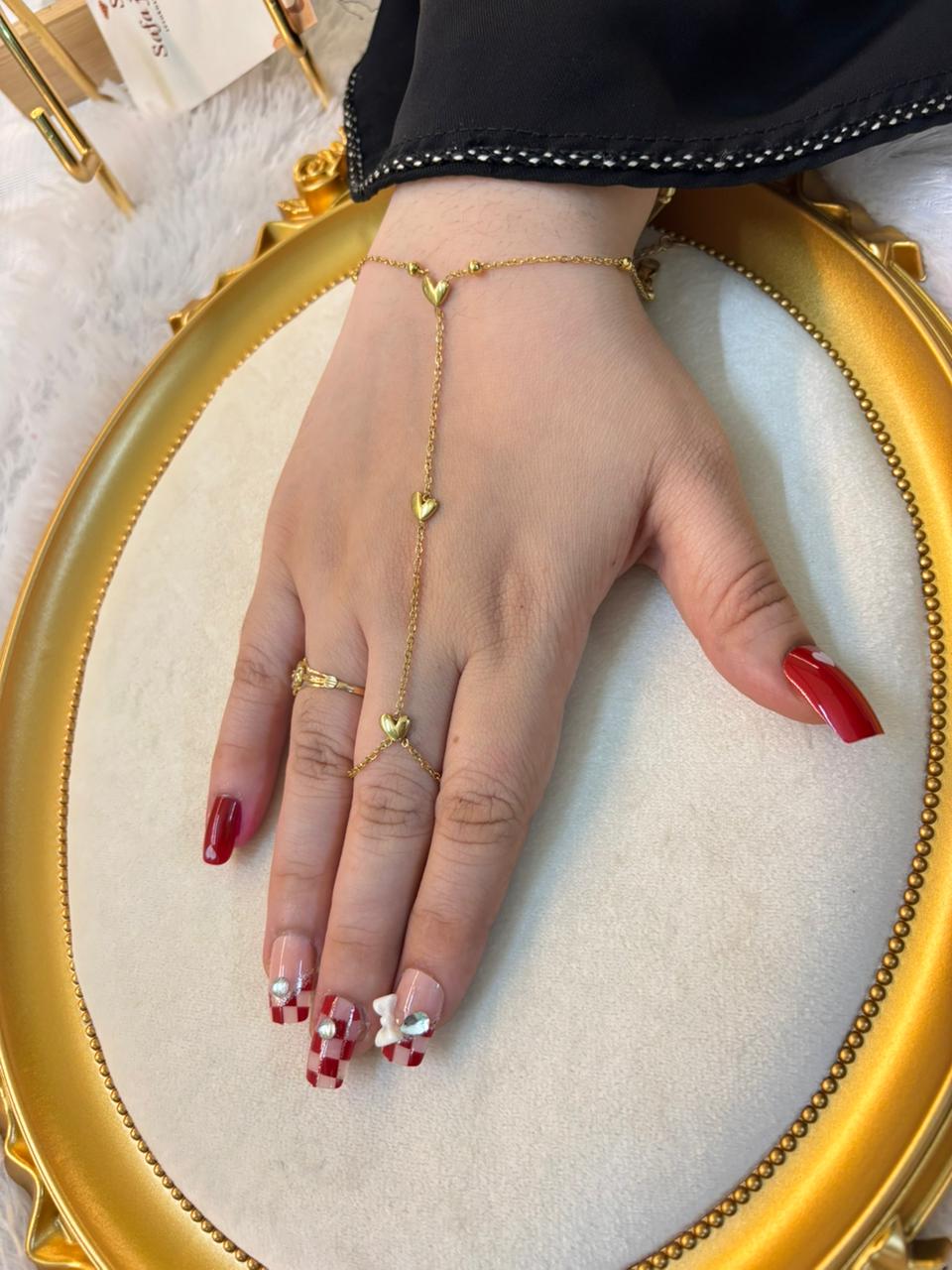 Mini heart hand chain 02